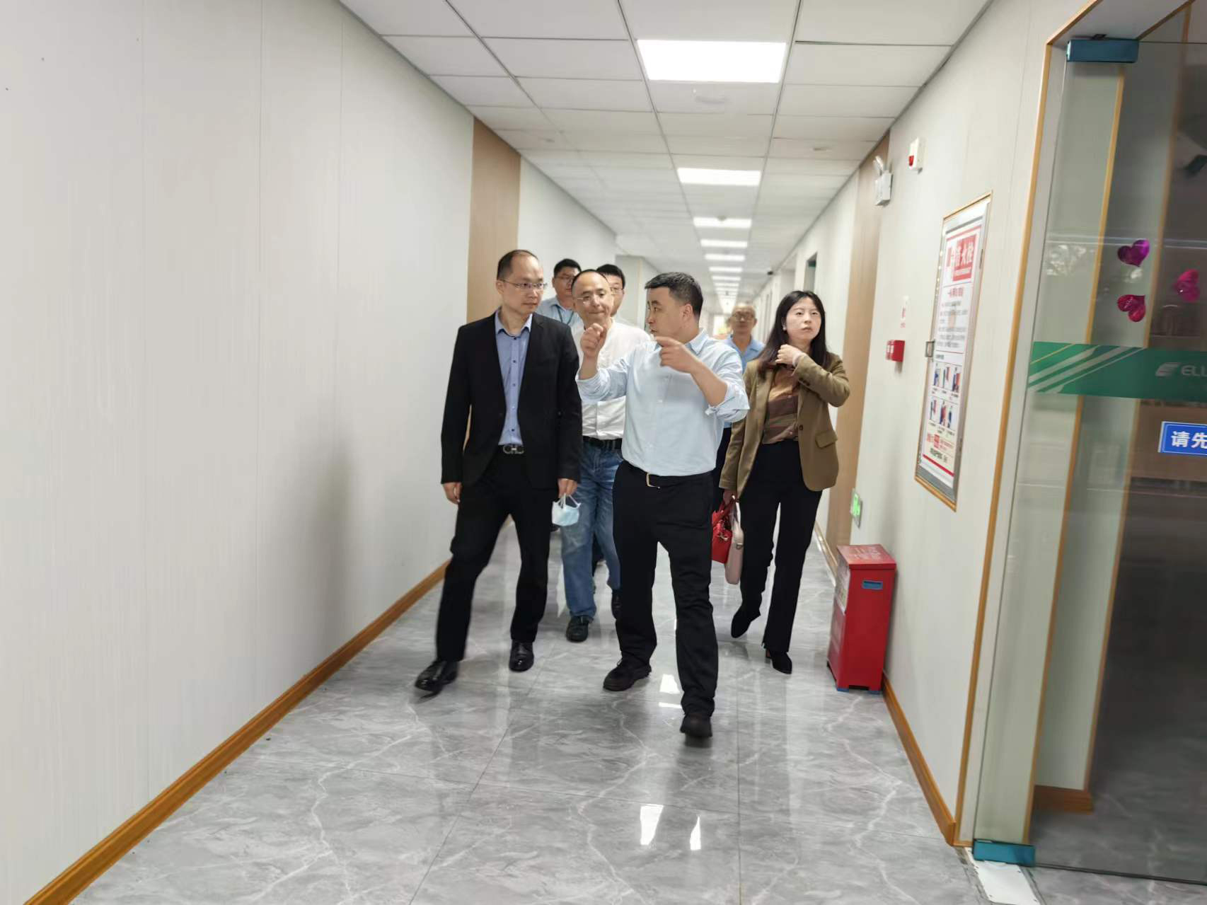 節(jié)后慰問暖人心 | 九洲集團(tuán)黨委書記、董事長楊保平一行慰問依頓電子全體員工 